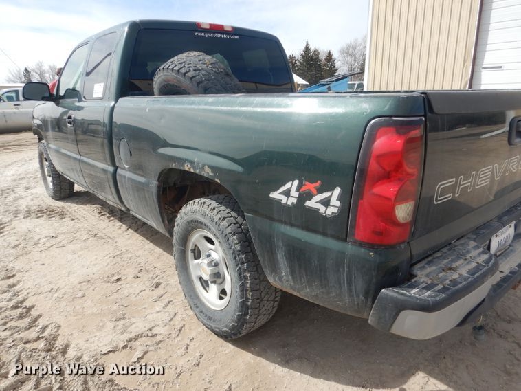 image for item DJ1283 2004 Chevrolet Silverado 1500  Ext. Cab pickup truck