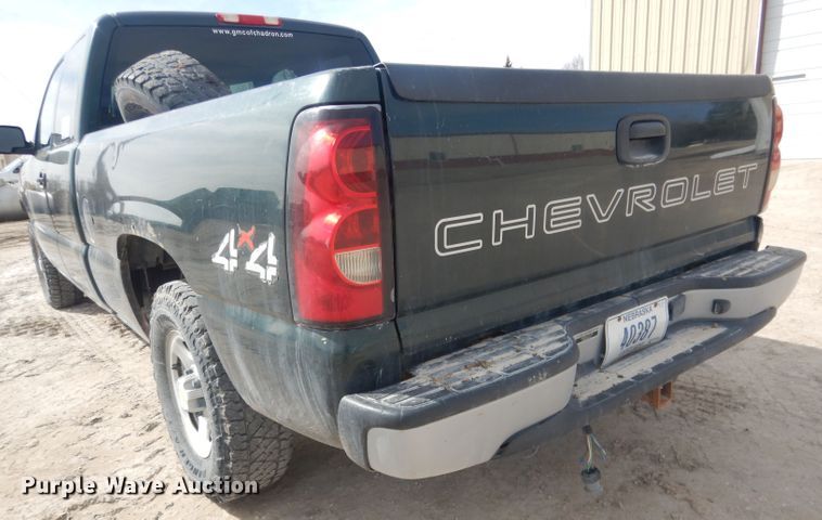 image for item DJ1283 2004 Chevrolet Silverado 1500  Ext. Cab pickup truck