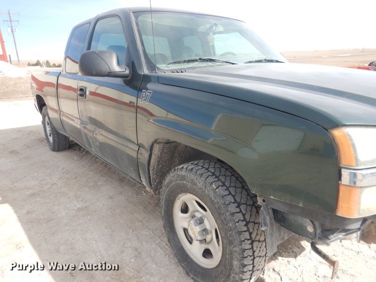 image for item DJ1283 2004 Chevrolet Silverado 1500  Ext. Cab pickup truck