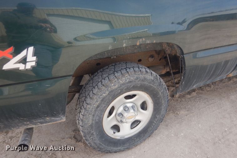 image for item DJ1283 2004 Chevrolet Silverado 1500  Ext. Cab pickup truck
