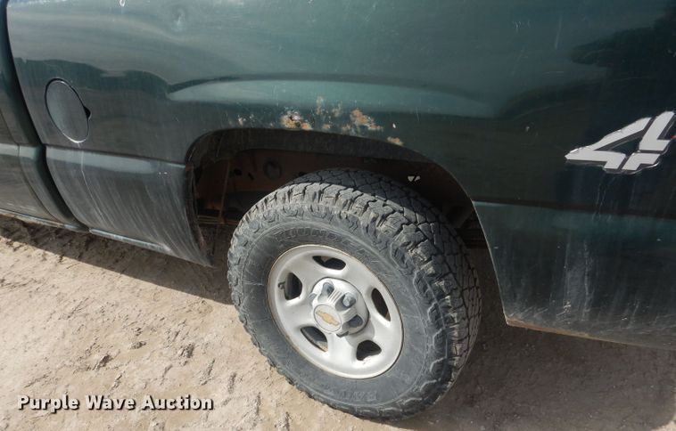 image for item DJ1283 2004 Chevrolet Silverado 1500  Ext. Cab pickup truck