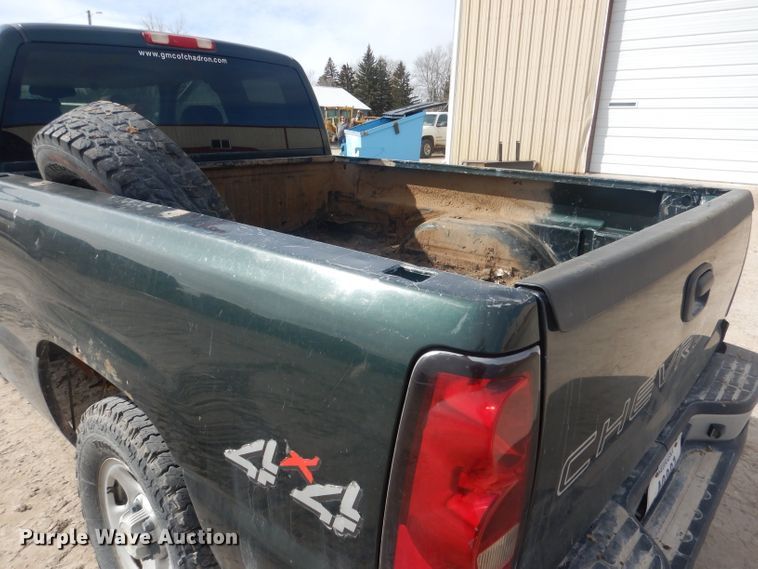 image for item DJ1283 2004 Chevrolet Silverado 1500  Ext. Cab pickup truck