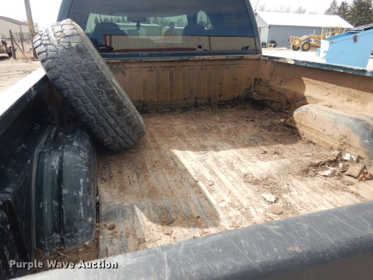 image for item DJ1283 2004 Chevrolet Silverado 1500  Ext. Cab pickup truck