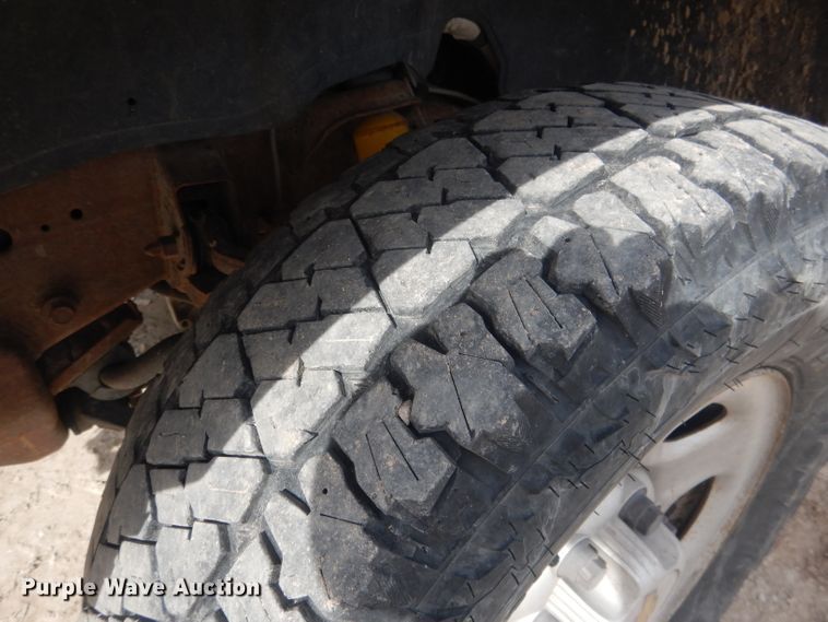 image for item DJ1283 2004 Chevrolet Silverado 1500  Ext. Cab pickup truck