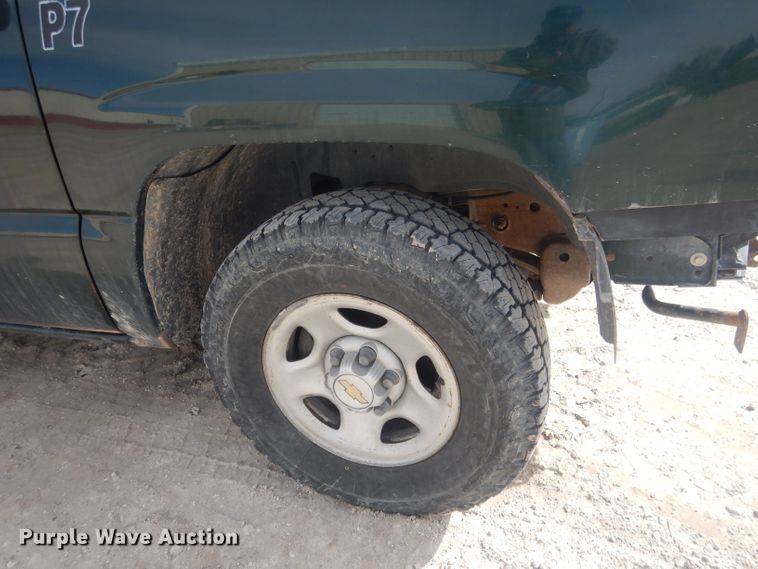 image for item DJ1283 2004 Chevrolet Silverado 1500  Ext. Cab pickup truck