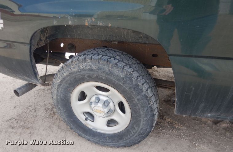 image for item DJ1283 2004 Chevrolet Silverado 1500  Ext. Cab pickup truck