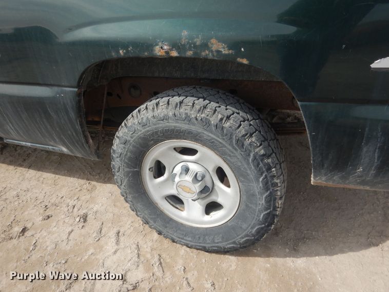 image for item DJ1283 2004 Chevrolet Silverado 1500  Ext. Cab pickup truck
