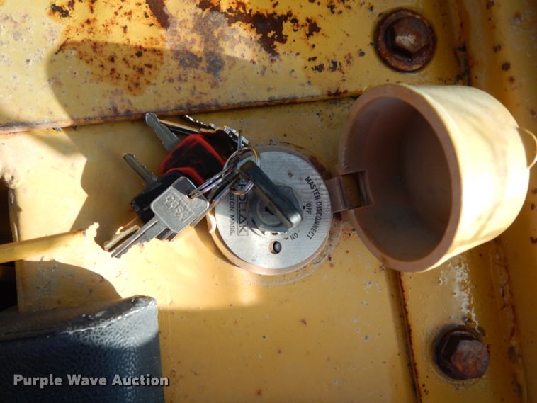 image for item DK0327 1979 Caterpillar 955L  track loader