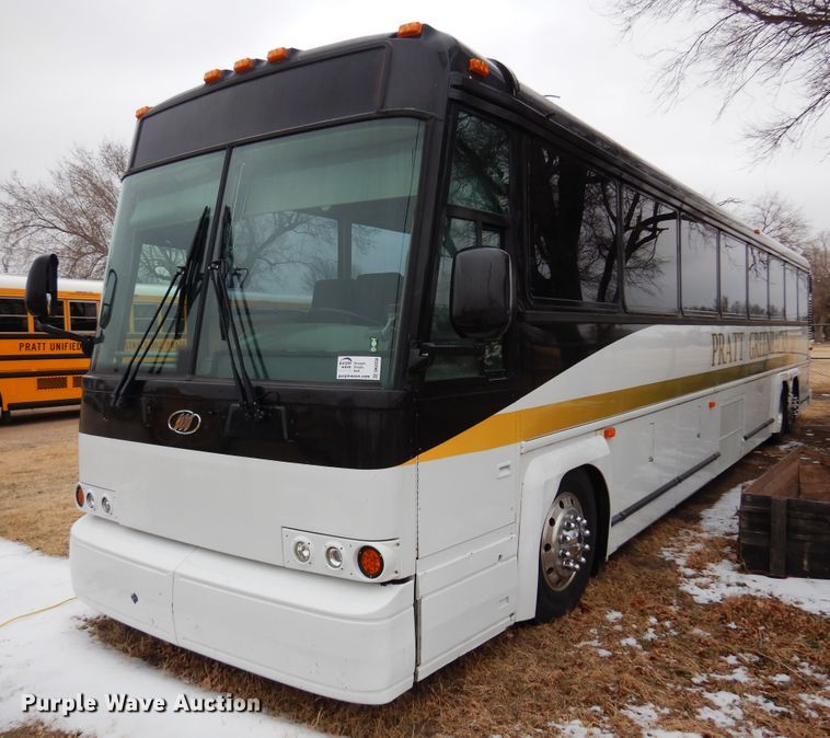 image for item DK4358 2003 MCI D4500  coach bus