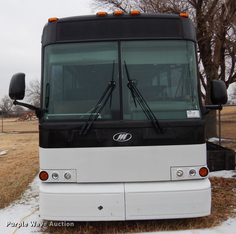 image for item DK4358 2003 MCI D4500  coach bus