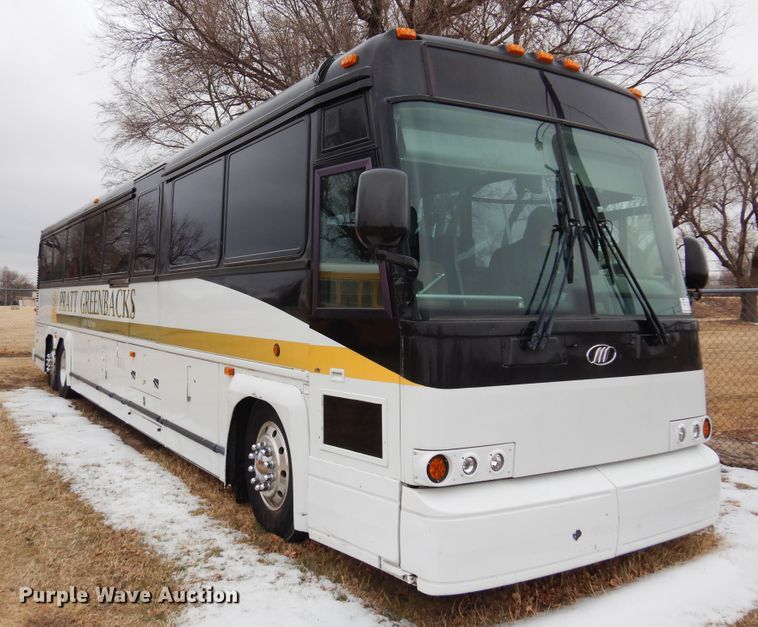 image for item DK4358 2003 MCI D4500  coach bus