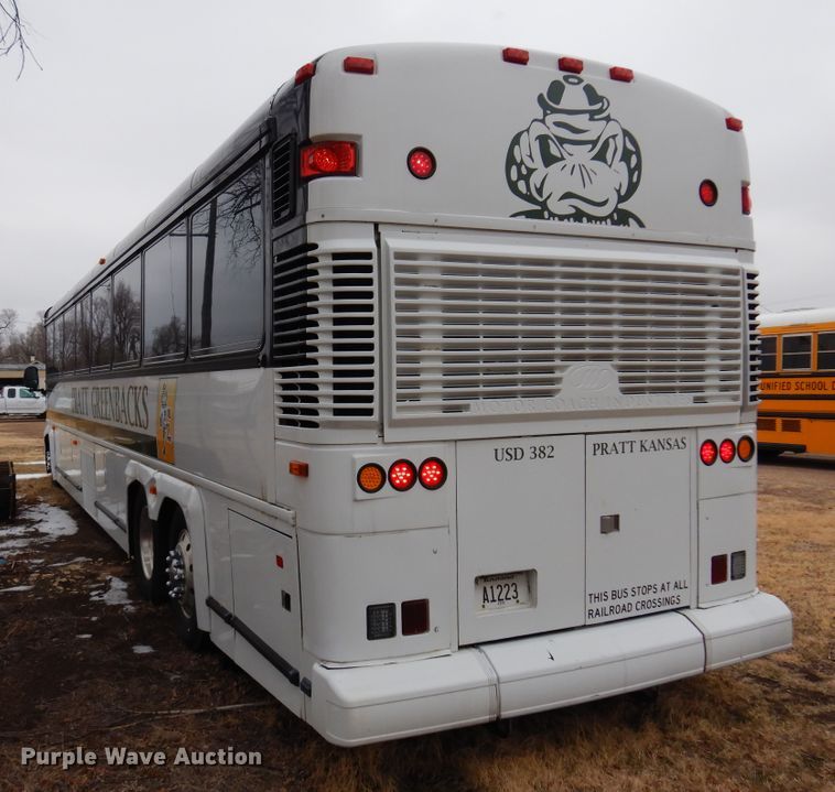 image for item DK4358 2003 MCI D4500  coach bus