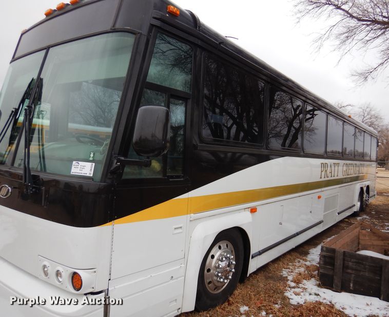 image for item DK4358 2003 MCI D4500  coach bus