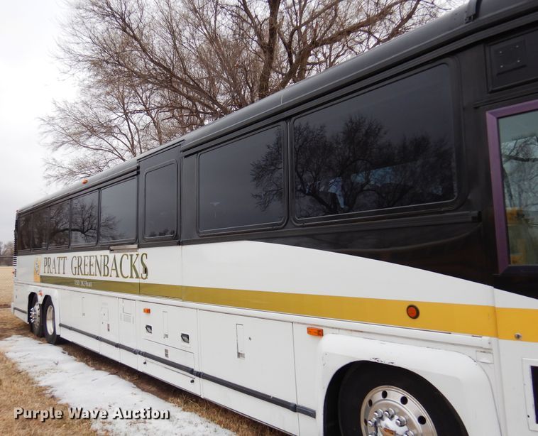 image for item DK4358 2003 MCI D4500  coach bus