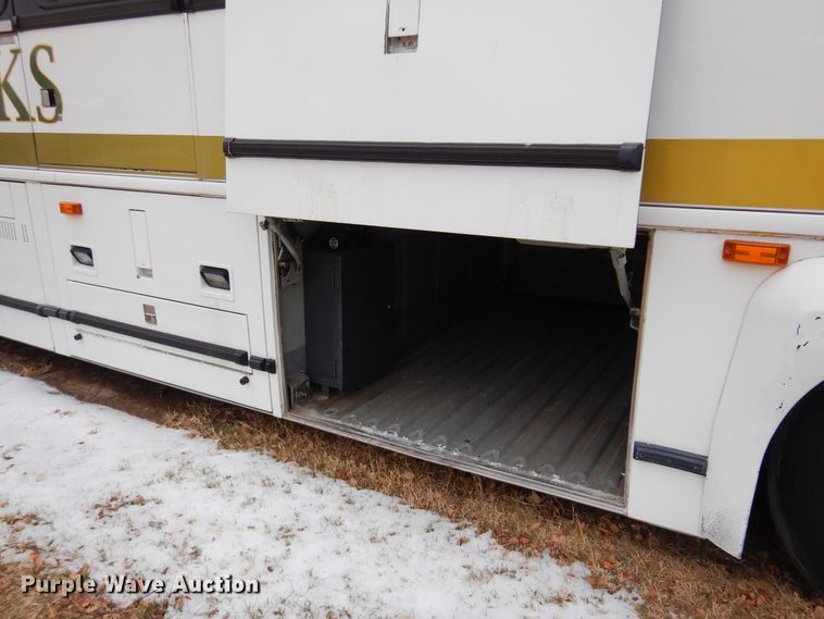 image for item DK4358 2003 MCI D4500  coach bus