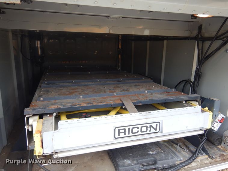 image for item DK4358 2003 MCI D4500  coach bus