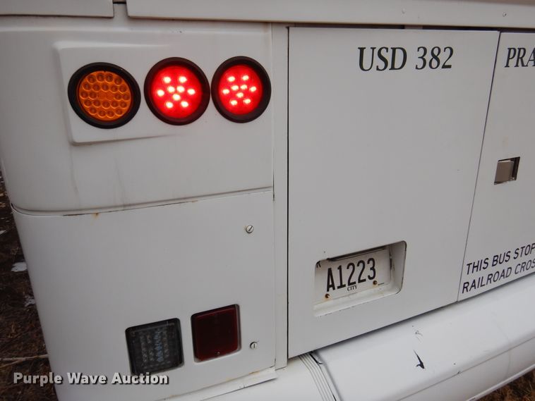 image for item DK4358 2003 MCI D4500  coach bus