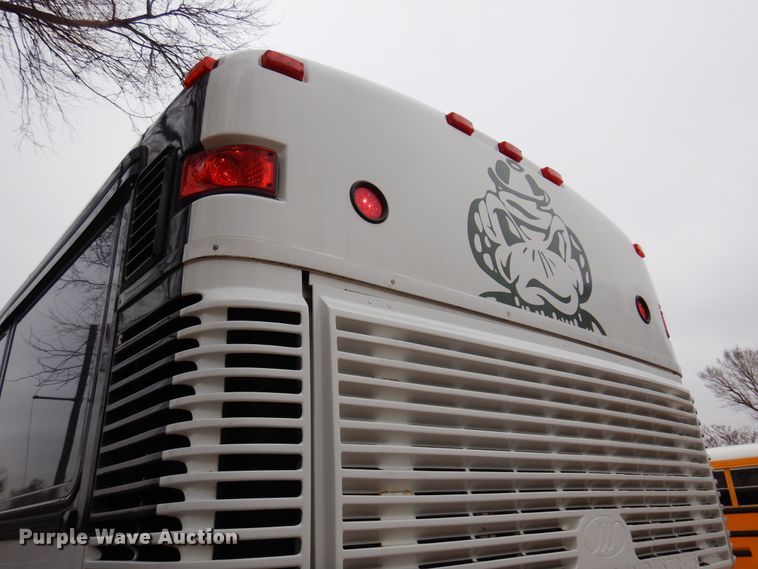 image for item DK4358 2003 MCI D4500  coach bus