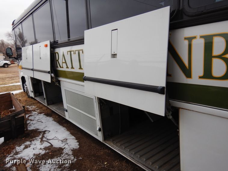 image for item DK4358 2003 MCI D4500  coach bus