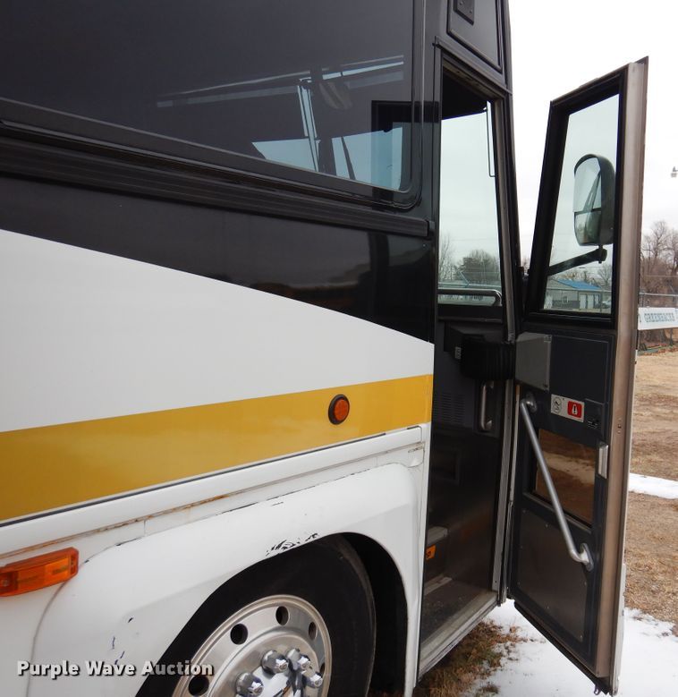 image for item DK4358 2003 MCI D4500  coach bus