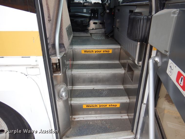 image for item DK4358 2003 MCI D4500  coach bus