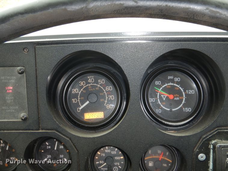 image for item DK4358 2003 MCI D4500  coach bus