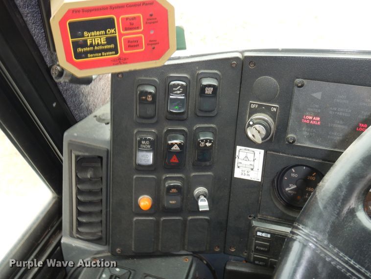 image for item DK4358 2003 MCI D4500  coach bus