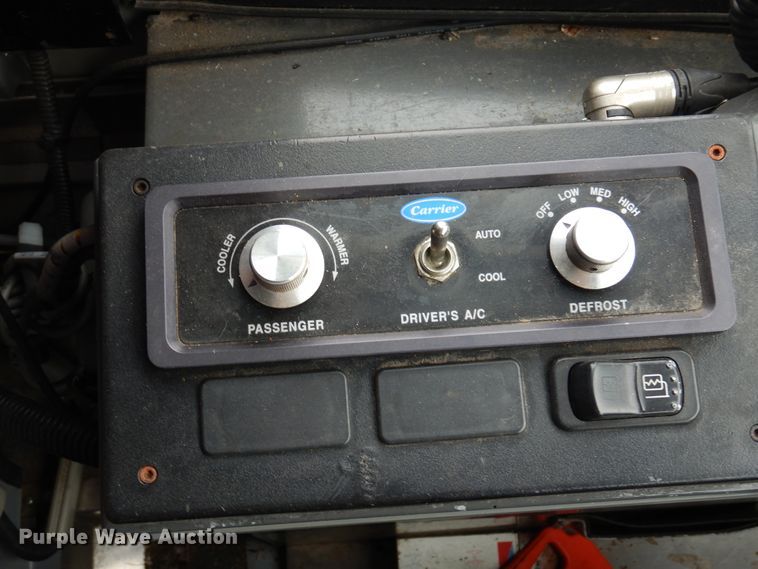 image for item DK4358 2003 MCI D4500  coach bus