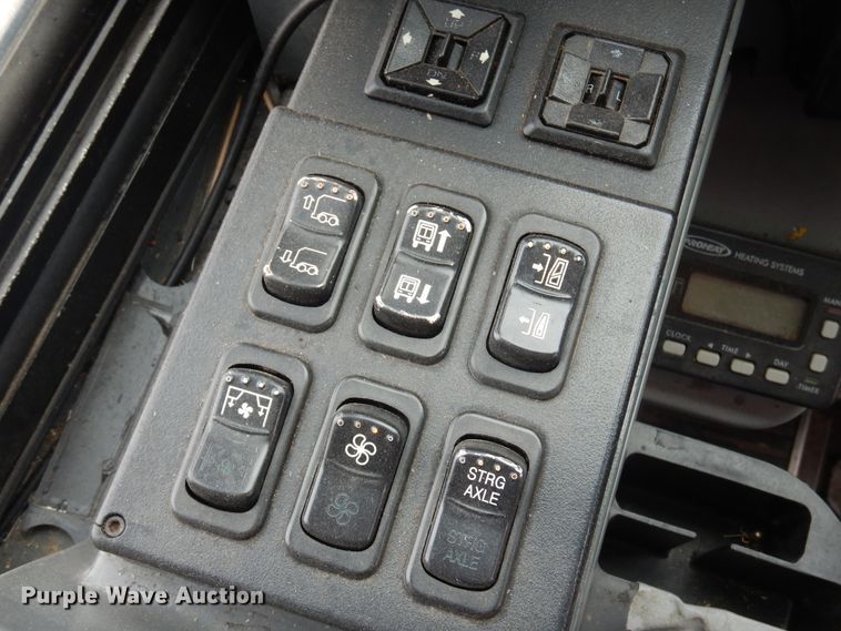 image for item DK4358 2003 MCI D4500  coach bus