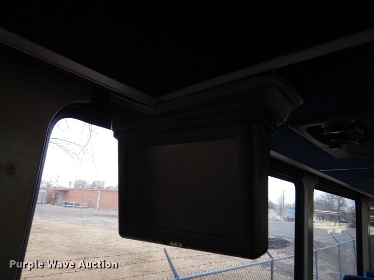image for item DK4358 2003 MCI D4500  coach bus