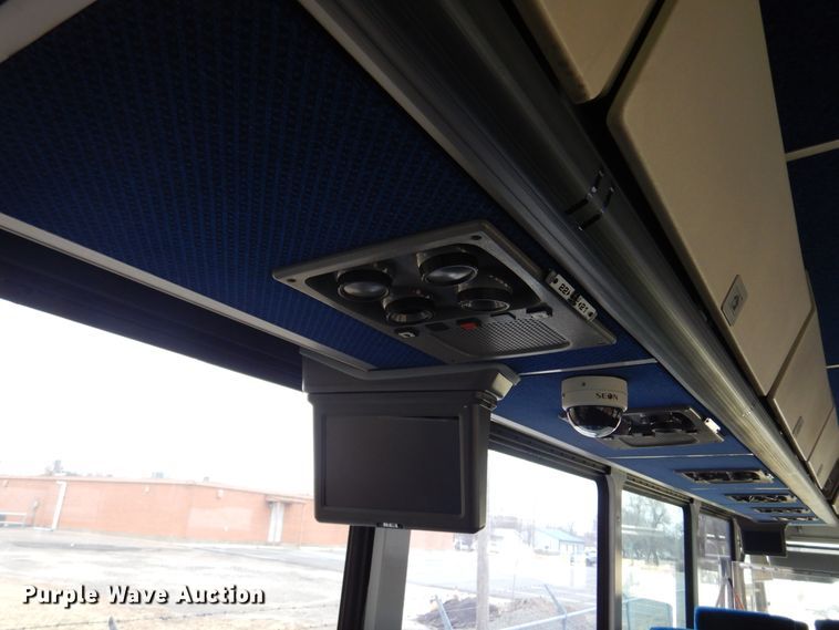 image for item DK4358 2003 MCI D4500  coach bus