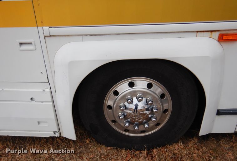 image for item DK4358 2003 MCI D4500  coach bus