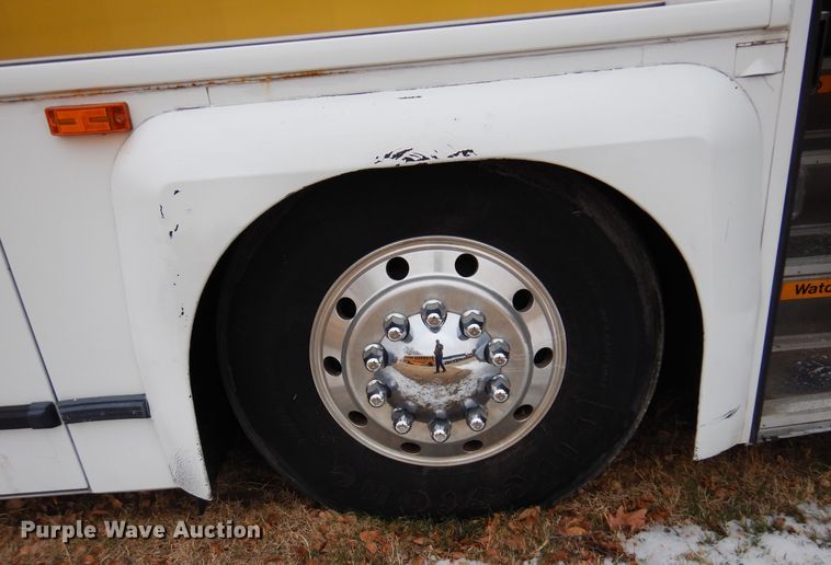 image for item DK4358 2003 MCI D4500  coach bus