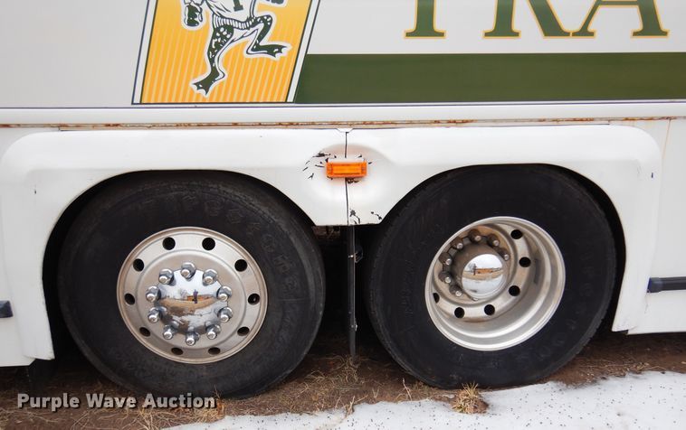 image for item DK4358 2003 MCI D4500  coach bus