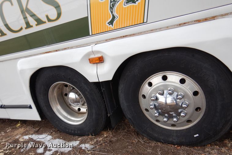 image for item DK4358 2003 MCI D4500  coach bus