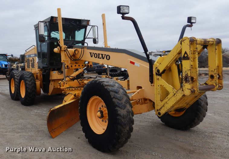 image for item DK4427 2002 Volvo G720  motor grader