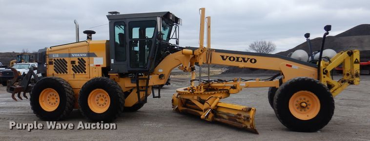 image for item DK4427 2002 Volvo G720  motor grader