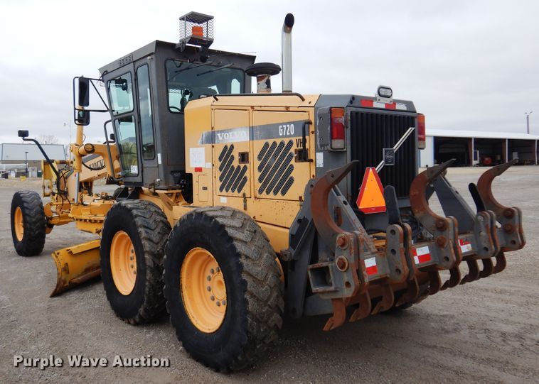 image for item DK4427 2002 Volvo G720  motor grader