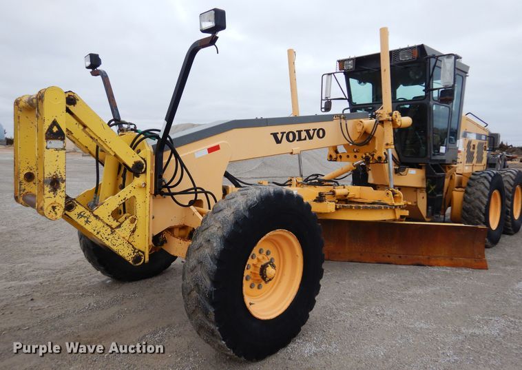 image for item DK4427 2002 Volvo G720  motor grader