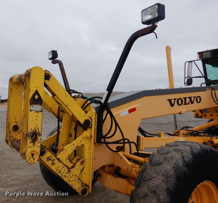 image for item DK4427 2002 Volvo G720  motor grader