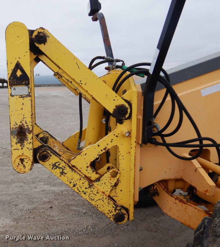 image for item DK4427 2002 Volvo G720  motor grader