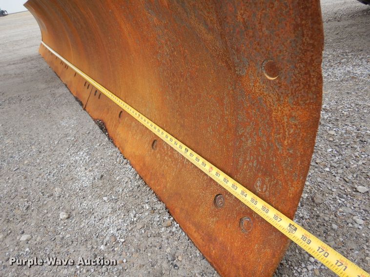 image for item DK4427 2002 Volvo G720  motor grader