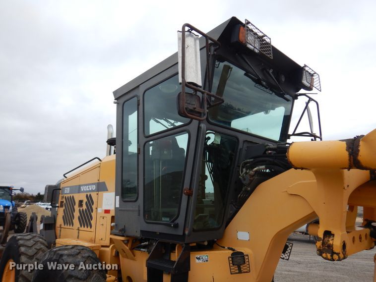 image for item DK4427 2002 Volvo G720  motor grader