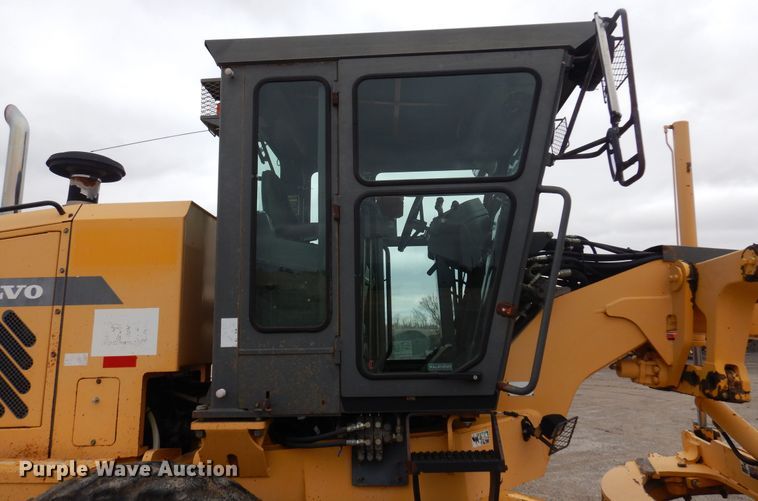 image for item DK4427 2002 Volvo G720  motor grader