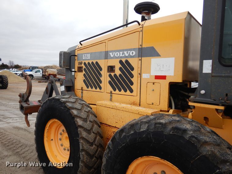image for item DK4427 2002 Volvo G720  motor grader