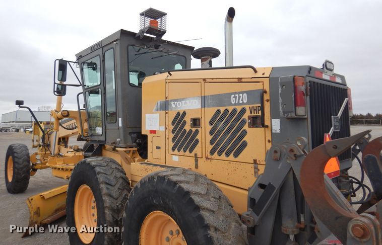 image for item DK4427 2002 Volvo G720  motor grader