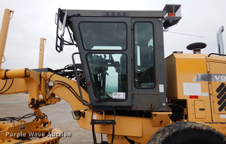 image for item DK4427 2002 Volvo G720  motor grader