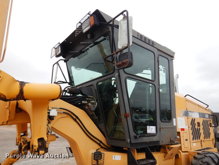 image for item DK4427 2002 Volvo G720  motor grader