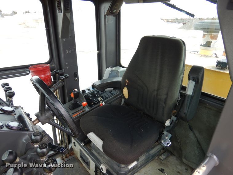 image for item DK4427 2002 Volvo G720  motor grader