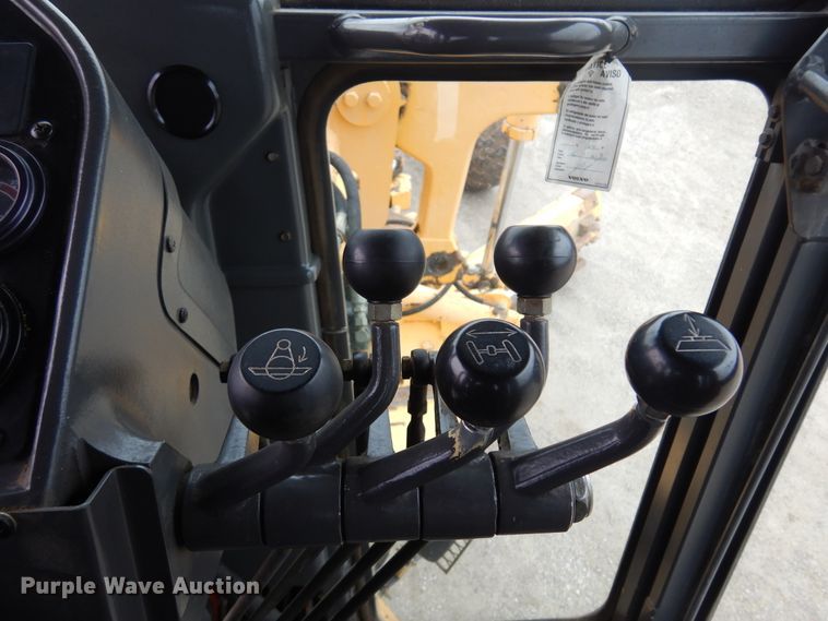 image for item DK4427 2002 Volvo G720  motor grader